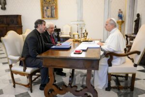 Presentazione a Papa Leone XIV della nuova esperienza di lettura digitale - 1